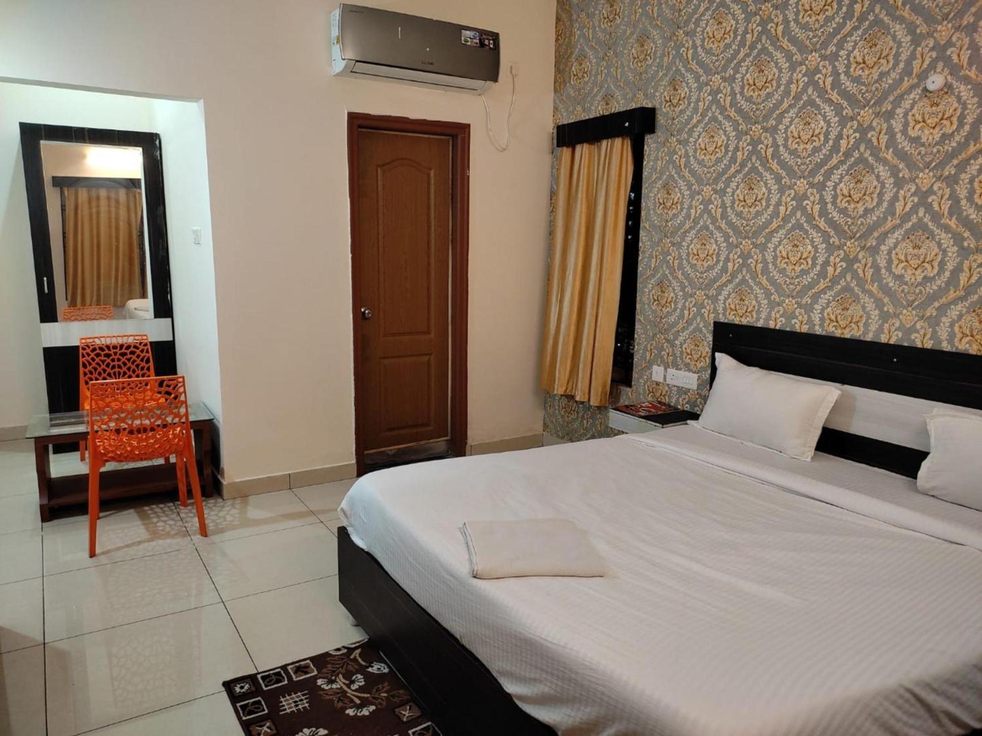 Goroomgo Blue Bell Bhubaneswar - Well Decorated Room -Wifi And Parking Facilities Available Dış mekan fotoğraf