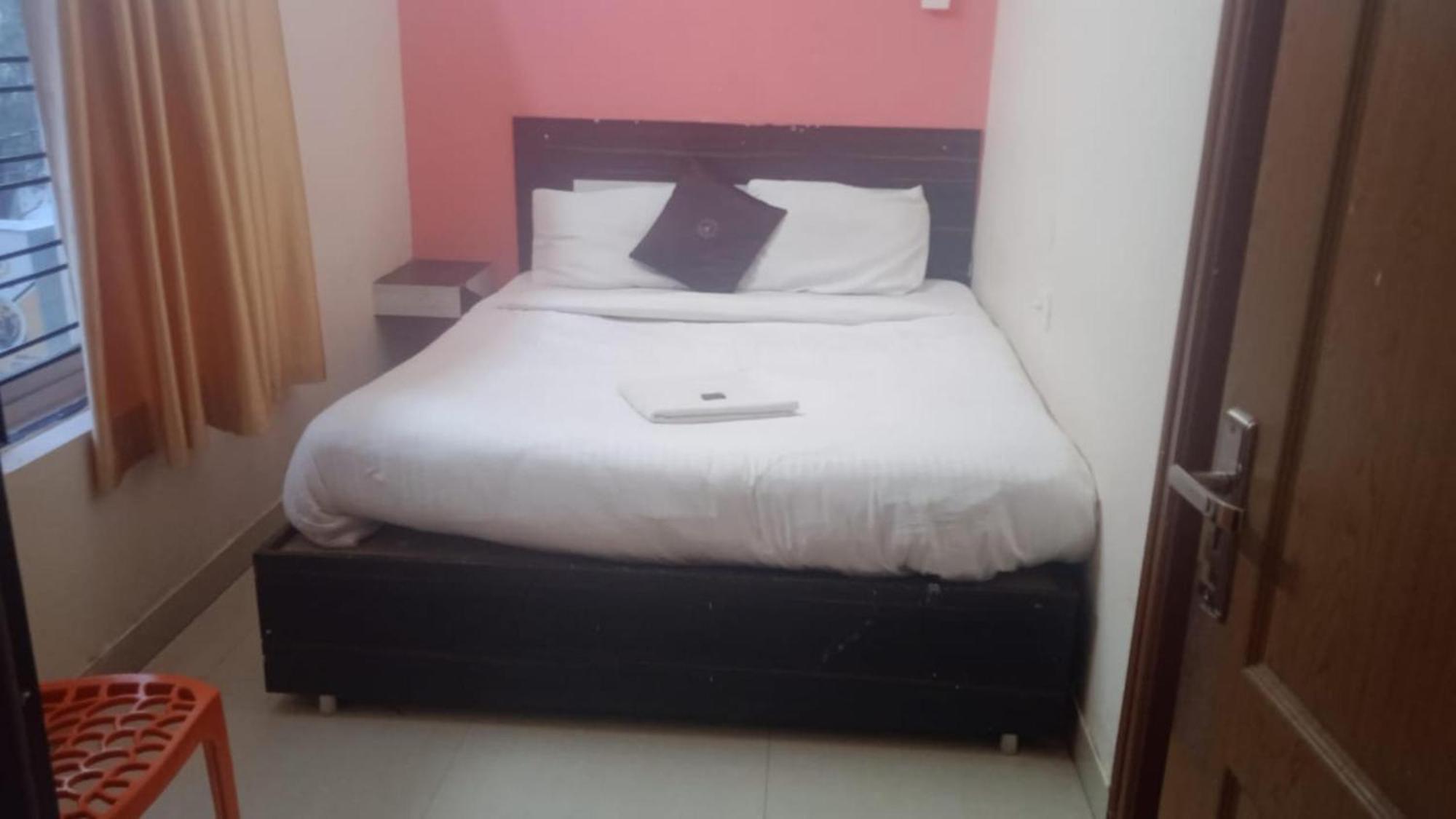 Goroomgo Blue Bell Bhubaneswar - Well Decorated Room -Wifi And Parking Facilities Available Dış mekan fotoğraf