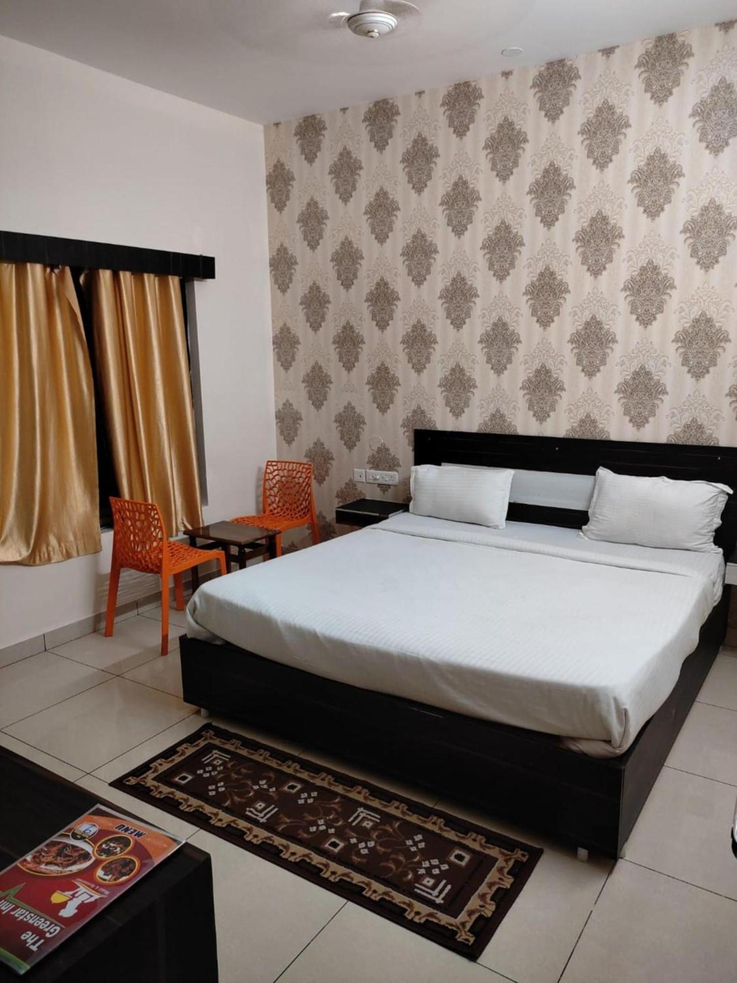 Goroomgo Blue Bell Bhubaneswar - Well Decorated Room -Wifi And Parking Facilities Available Dış mekan fotoğraf