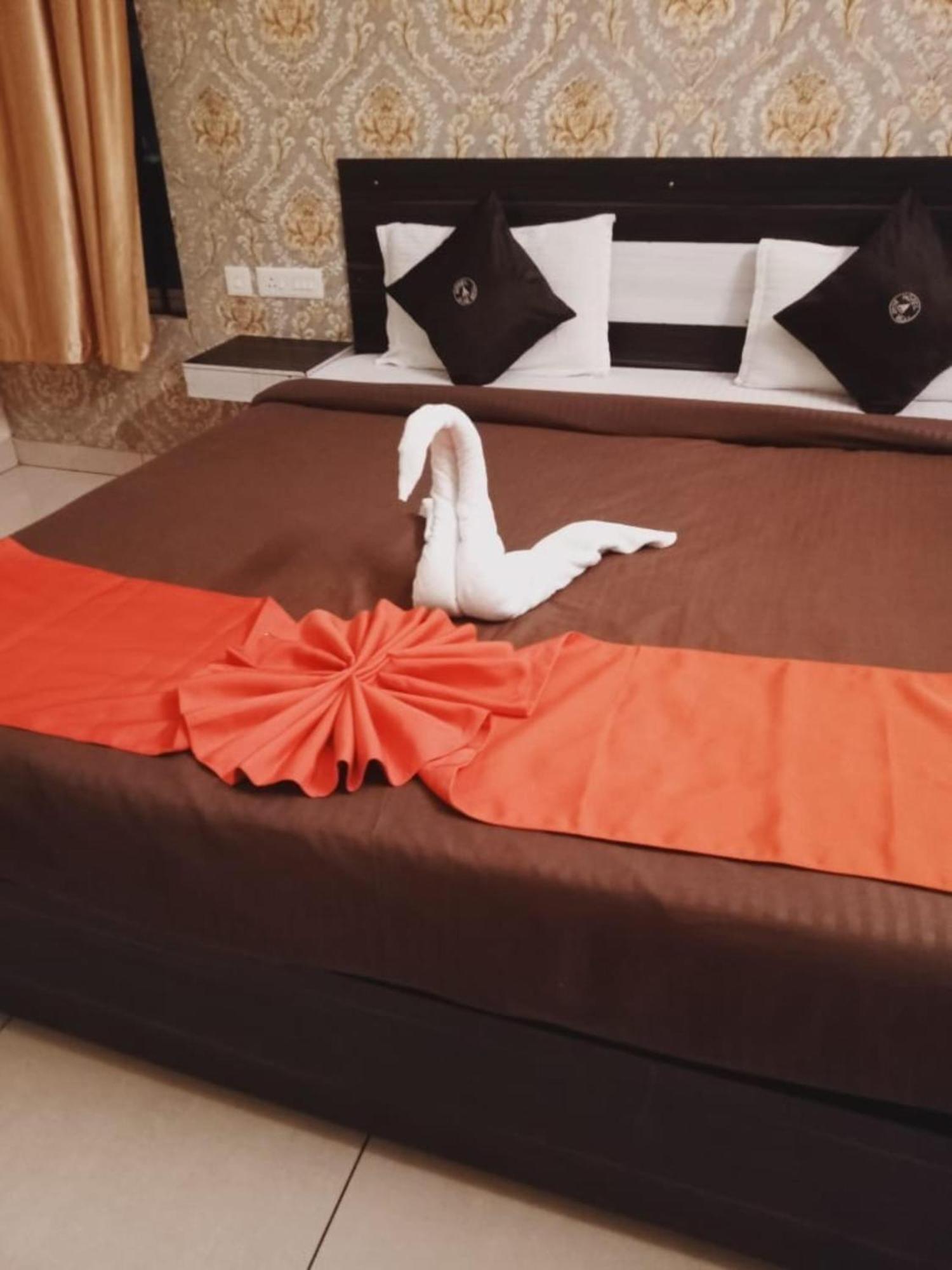 Goroomgo Blue Bell Bhubaneswar - Well Decorated Room -Wifi And Parking Facilities Available Dış mekan fotoğraf