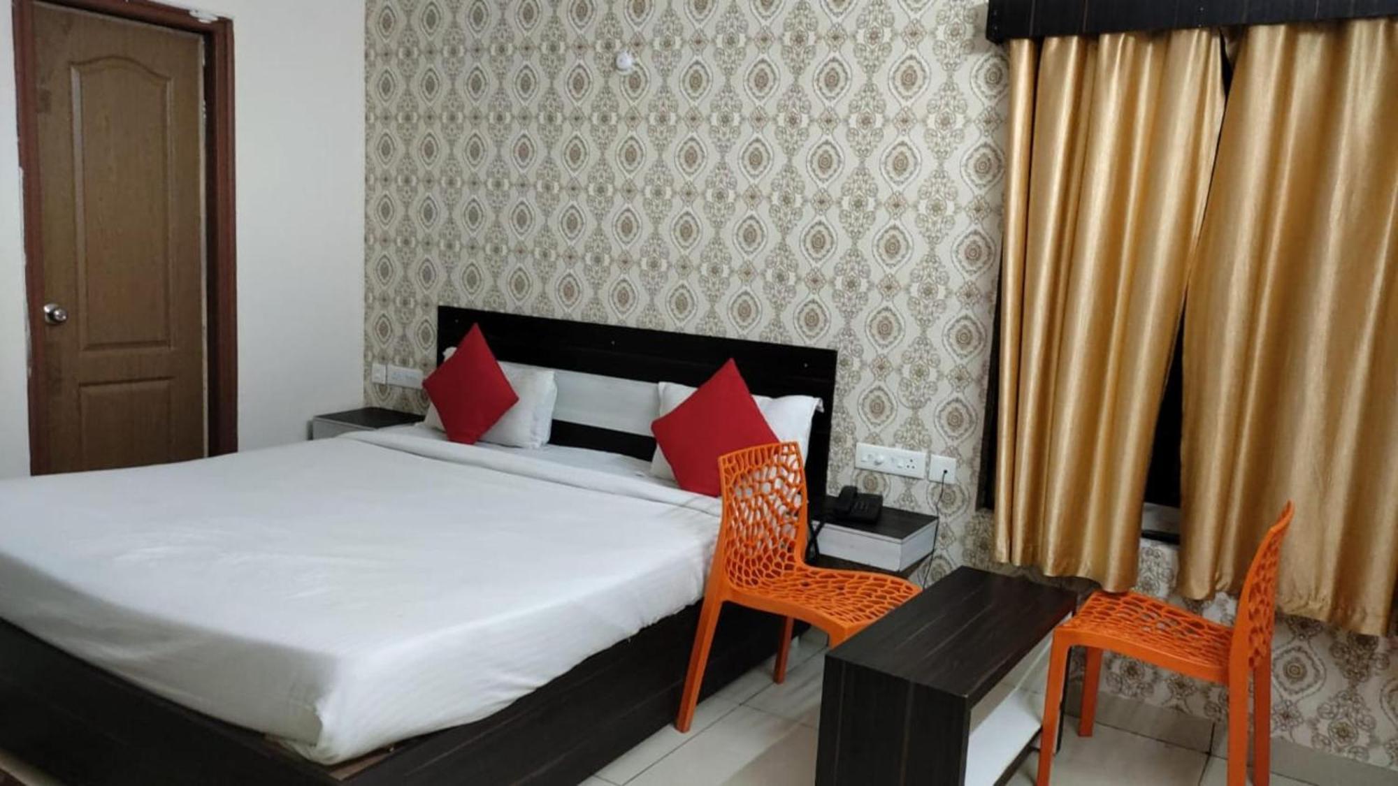 Goroomgo Blue Bell Bhubaneswar - Well Decorated Room -Wifi And Parking Facilities Available Dış mekan fotoğraf