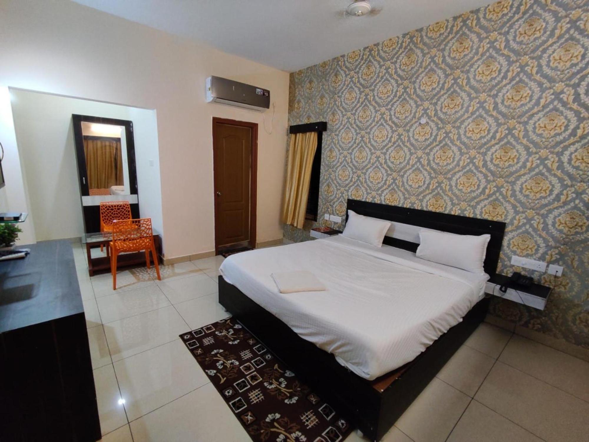 Goroomgo Blue Bell Bhubaneswar - Well Decorated Room -Wifi And Parking Facilities Available Dış mekan fotoğraf